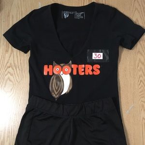 B36 #30 Hooters Girl Worn Uniform Short Sleeve V-Neck Tee & Shorts Black Size XS